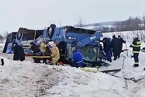 Read more about the article Z OSTATNIEJ CHWILI: Tragiczny wypadek autokaru z dziećmi! Nie żyje co najmniej 7 osób, 30 rannych [WIDEO]