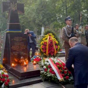 Prezydent Andrzej Duda oddał hołd żołnierzom Ukraińskiej Republiki Ludowej [WIDEO]